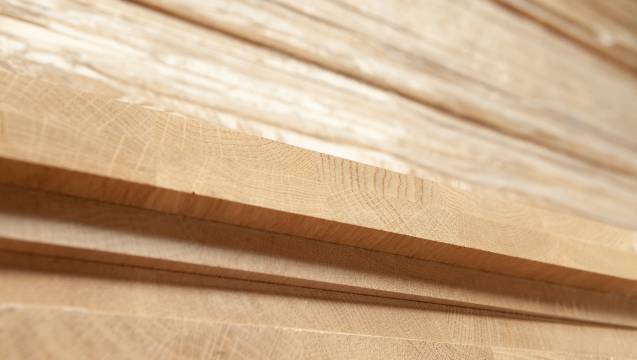 Leimholzplatten Allround-Talent für das Tischlerhandwerk!Küchenarbeitsplatten, Treppenbau, Tische und Möbel: Wir haben Leimholzplatten in zahlreichen Holzarten und in absolut hoher Qualität für eine gute Verarbeitung im Programm.  