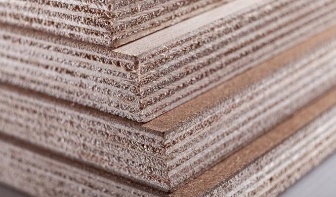 Schiffsbau-Platten Kalibrierung in Perfektion: Unsere Schiffsbau-Platten werden aus Premium-Materialien gefertigt. Durch eine Kalibrierung erhalten wir eine Stärkentoleranz von +/-0,1mm. Wir sind da, wo es auf absolute Genauigkeit ankommt.