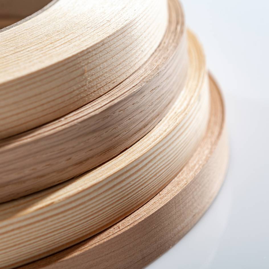 Echtholz-Furnierkanten. Der perfekte Abschluss: optisch passend – mit klassischen Holzmerkmalen – handgefertigt